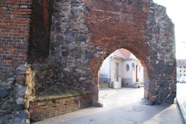 zamekkrzyackimuryobronnebrama.jpg